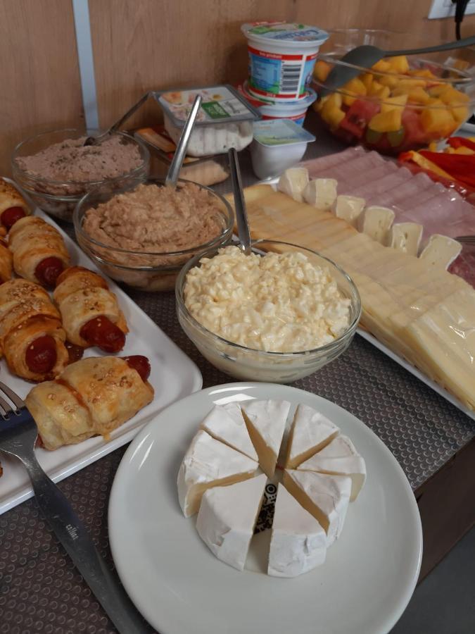 Penzion U Bustiku Sardice Eksteriør bilde